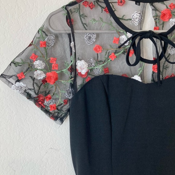 Black Floral Mesh Round Neck Short Sleeve vintage dress| with pockets - Picture 3 of 5